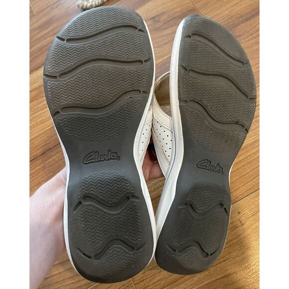 Clarks Breeze Sea Sandal Flip Flops US 7 White Slip On - Picture 2 of 5
